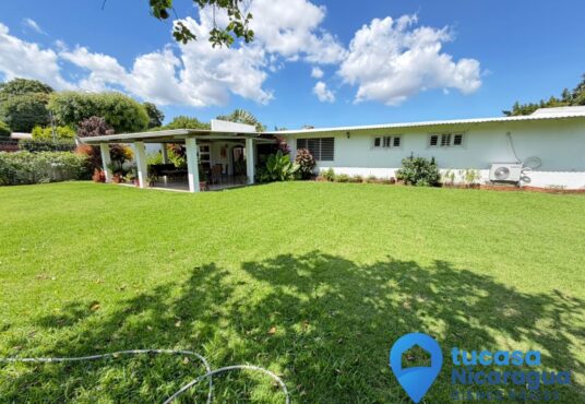 Jardín en casa en renta la colinas Managua