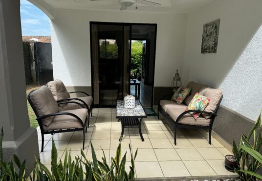 Sala de estar apartamentos en renta en santa monica