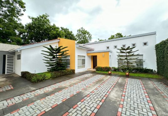 cerca de galeria santo domingo managua