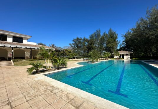 piscina comunal de primera calidad en casa en renta cortijo de la sierra managua